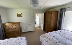 Anne'S Thatched Cottage