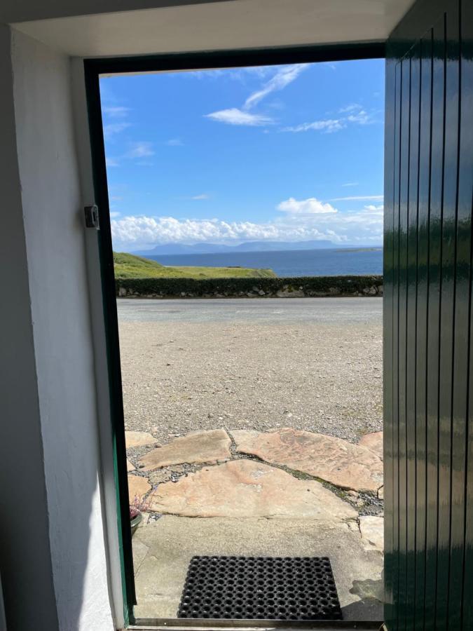 Anne'S Thatched Cottage Kilcar Exterior photo