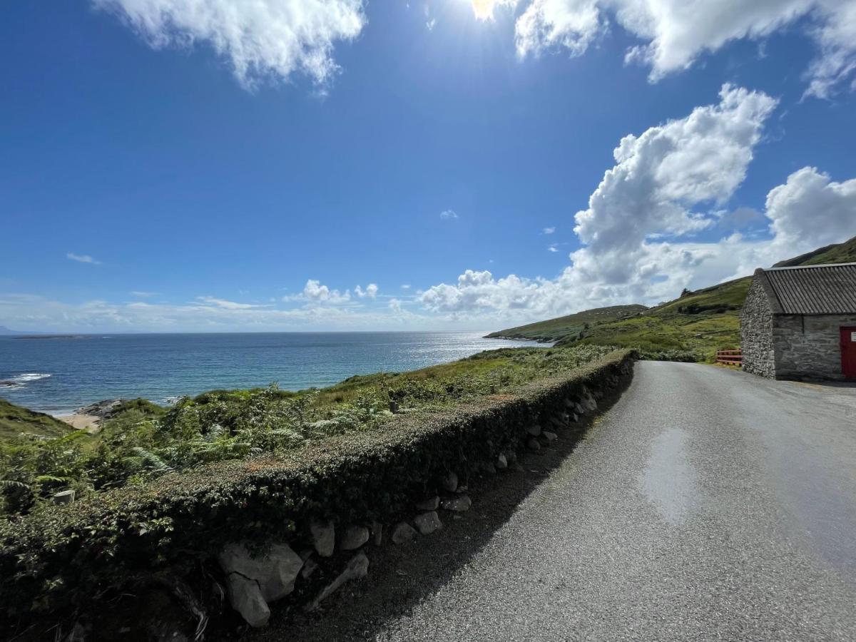 Anne'S Thatched Cottage Kilcar Exterior photo